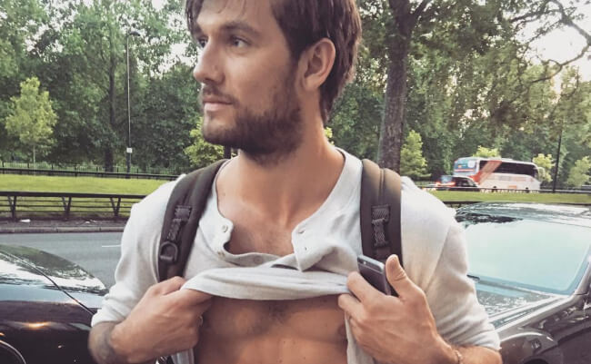 Alex Pettyfer and his new abs - instagram