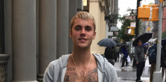 Justin Bieber shirtless on the street